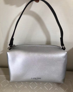 兰蔻新款银色pu化妆包防水简约手提包便携收纳整理包随身零钱包