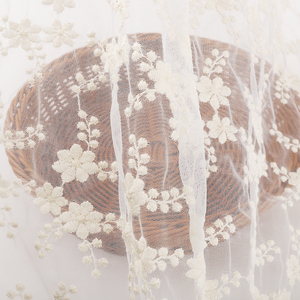 高端1.3米宽白色杏色网纱刺绣婚纱蕾丝面料裙子布料桌布窗帘柔软