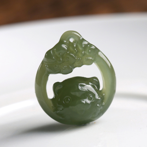 玉虎吊坠和田玉