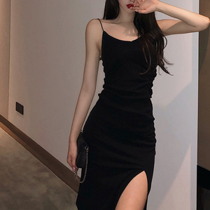 性感开叉吊带裙女露背黑色连衣裙2021夏季新款心机修身无袖小黑裙