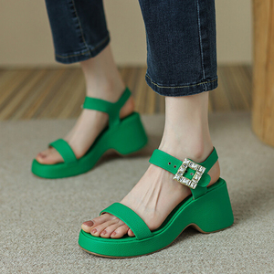 伊米yimi 真皮复古坡跟一字带露趾凉鞋女高跟厚底松糕跟夏季绿色