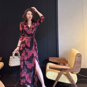 杨小静夏季新款一片式连衣裙女设计感小众收腰显瘦绑带碎花裹身裙