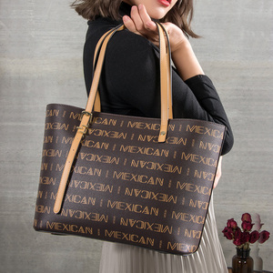 拎包女时尚稻草人