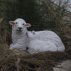 园林景观雕塑户外田园动物树脂工艺礼品庭院装饰写实母子绵羊摆件