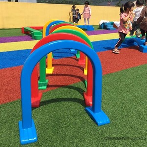 幼儿园滚塑跨栏儿童钻山洞拱形门塑料钻洞幼儿园钻圈体育活动器材