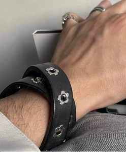 our legacy 黑色牛皮铆钉花朵项圈choker手环夏季搭配单品男女同