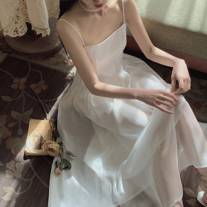 高级感细闪白色吊带连衣裙女春夏中长款气质a字初恋仙女裙子ins风