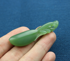 传世保真新疆和田玉粉绿老坑碧玉细料螳螂挂件立体获益匪浅吊坠