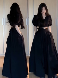 大码胖mm高级感法式黑色泡泡袖连衣裙女夏赫本风露腰两件套长裙子