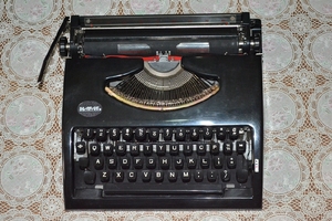 老式复古英文机械金属打字机上海英雄牌HERO纯黑色可正常使用