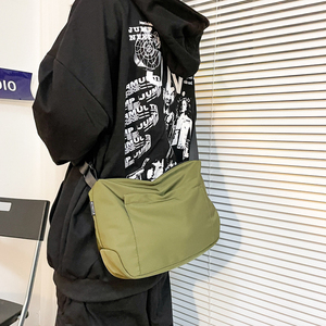 斜挎包学生绿色嘻哈