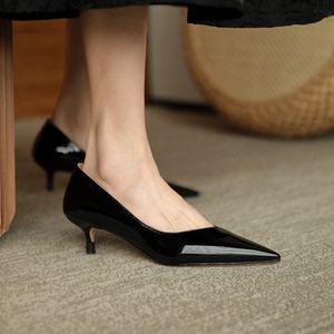 欧洲站羊皮斜口中跟尖头单鞋女2021秋季漆皮简约百搭小猫跟工作鞋