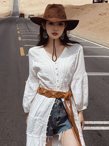 西北新疆沙漠旅行度假穿搭法式蕾丝拼接白色长款衬衫连衣裙女开叉