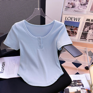 正肩短袖t恤女夏季2024新款设计感修身显瘦弧形下摆短款蓝色上衣