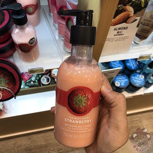 thebodyshop身体乳草莓