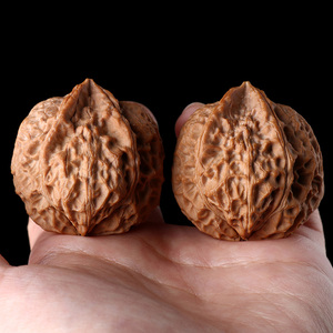 云南野铁核桃异型三棱生命之源佛肚厚壳文玩金蟾蛤蟆头盘手捻把件