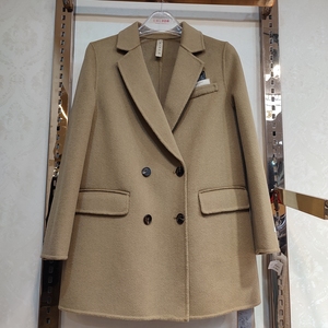 伊百丽女装西装