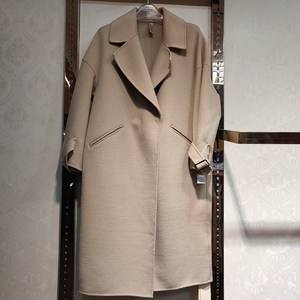 伊百丽女装西装