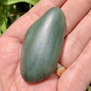 老石头和田玉沙枣青籽料原石挂件直闪石猫眼青玉籽玉原籽32.66克