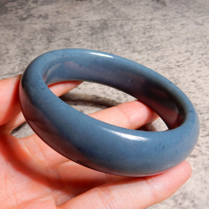 方言和田玉放巨漏老熟罕见细腻新疆蓝玉天空蓝籽料59mm女士手镯w