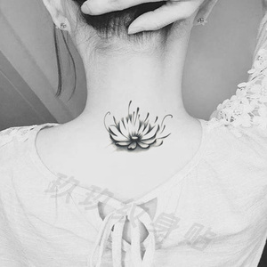 纹身贴脖子莲花