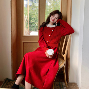 法式复古红色针织连衣裙2024新款红色毛衣高级感时尚轻奢女裙子