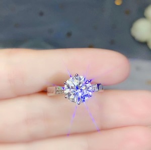 新款特惠钻石火彩18k金2克拉莫桑钻戒指女配镶天然钻石超闪超亮b