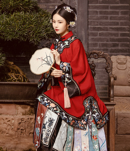 出租冷茶香清汉女古董衣凤尾裙清代汉族服饰故宫拍照写真衣服租赁