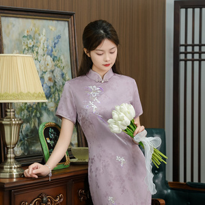 俏娘鱼气质优雅淑女范紫色刺绣旗袍2024年春夏新款日常可穿年轻款