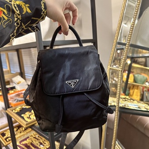 普拉达 prada 尼龙降落伞简约mini双肩包 可可爱爱 95新 中古正品