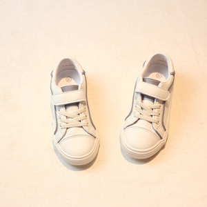 女童小白鞋飞耀