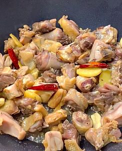 湖北荆门风干鸡土鸡农家自制腊鸡土特产手撕咸鸡整只腌制腊味干货