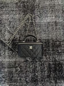 【国内现货】Chanel香奈儿 经典款手柄黑金羊皮长盒子 化妆包