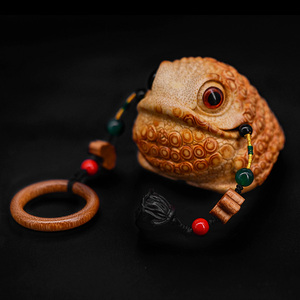 精品名家张念超本工雕刻地包天金蟾手把件满钉三足呱呱把件竹根雕