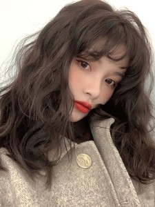 中分玉米烫短发