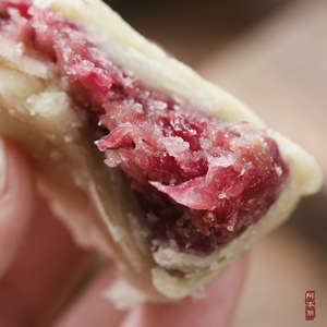 阿本丽 白酥鲜花饼云腿蛋黄月饼云南特产手工茶点小吃与市售不同