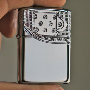 订购18年秋季款美国原产zippo打火机 zipper主题360度深雕盔甲机