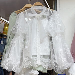 韩系春秋新款设计感蝴蝶结系带蕾丝网纱泡泡灯笼袖蕾丝衬衫上衣女