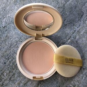 日本怡丽丝尔粉饼