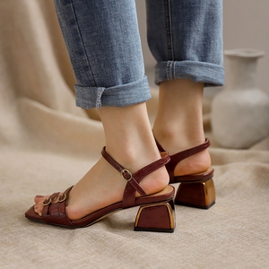 一字带凉鞋女中跟粗跟2020夏季新款法式露趾港风复古方头百搭女鞋