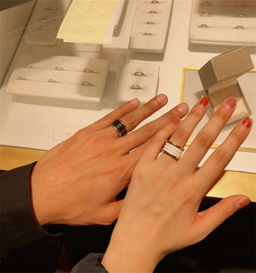 bvlgari宝格丽戒指18k玫瑰金黑白陶瓷男女情侣同款四环对戒指环