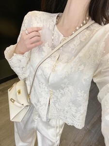 欧洲站2024春夏新款 设计师款森女系复古甜美珍珠扣刺绣蕾丝衬衫