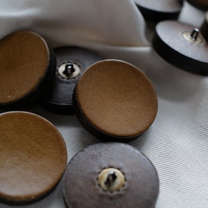 38mm一颗价格德国jim6mm厚皮浅棕黄色皮纽扣 大衣外套大斗篷披肩