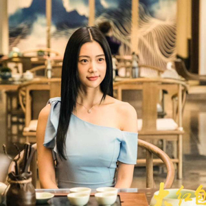 电影大红包李成敏克拉拉同款韩国名媛荷叶边露肩包臀修身连衣裙女