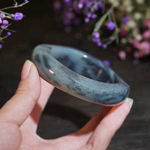 月半圆和田玉新疆籽料青花手镯女款随形原皮青花玉镯镯子圈口54