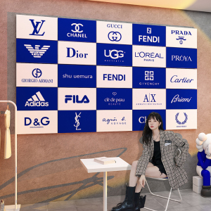 网红潮牌名牌logo挂画墙贴商场专柜背景墙女服装店内墙面装饰创意