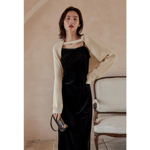 黑色金丝绒吊带裙连衣裙女秋冬内搭打底裙子赫本风小黑裙礼服长裙