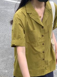 法式复古芥末绿短袖衬衫女夏季新款设计感小众古巴领衬衣纯棉上衣