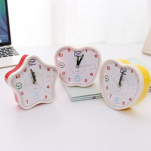 书房塑料闹钟