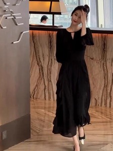 山本赫本风黑色连衣裙女装夏季2024新款时尚气质收腰减龄雪纺裙子